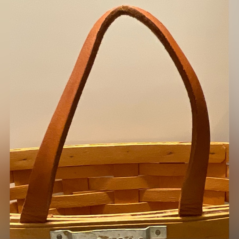 Vintage Longaberger Large Key Basket - Signed and Dated 1999 - Picture 7 of 16